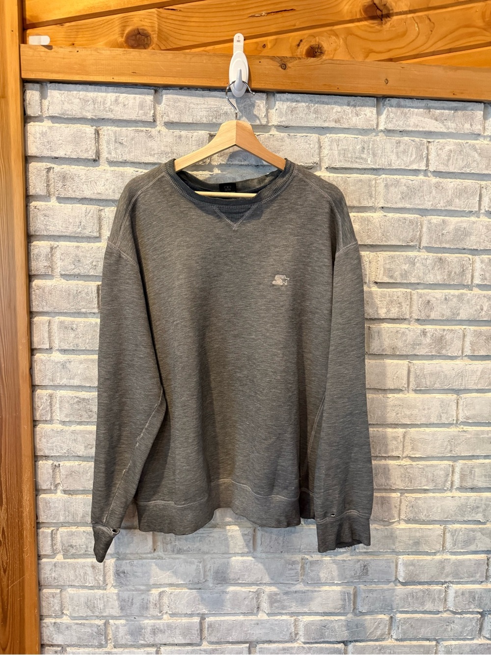 Men's Gray Crewneck Sweatshirt - Classic Casual Sweater